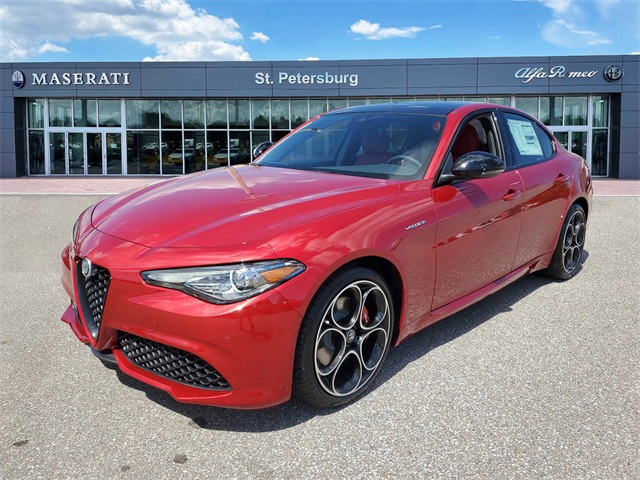 New 2022 Rosso Red Etna Exterior Paint Alfa Romeo Veloce image 2